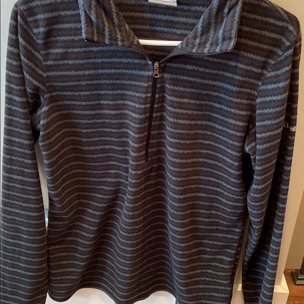 Woman’s Columbia pull over half zip fleece size medium